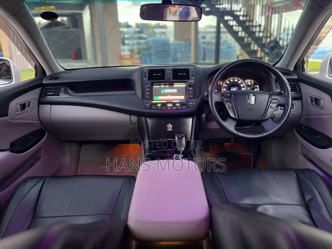 Toyota Crown 2009 White
