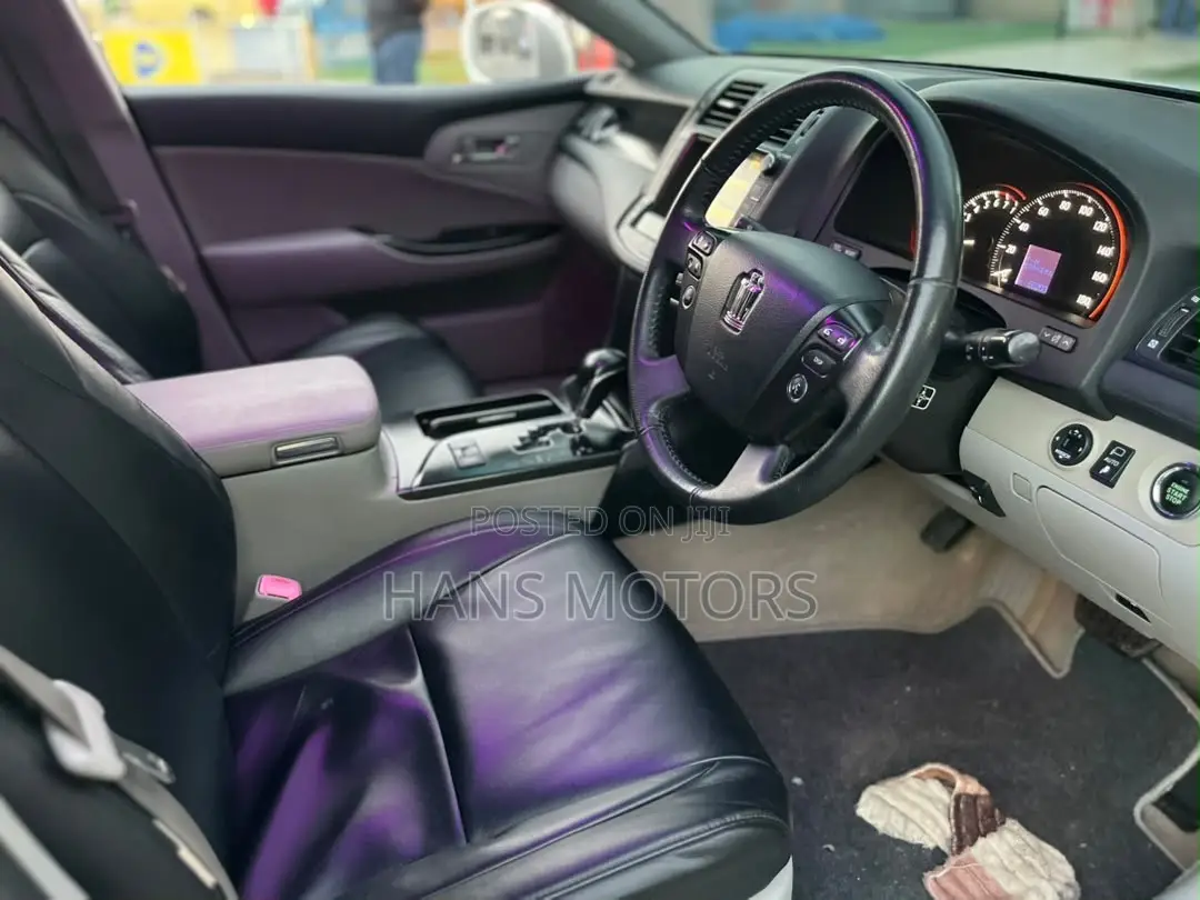 Toyota Crown 2009 White