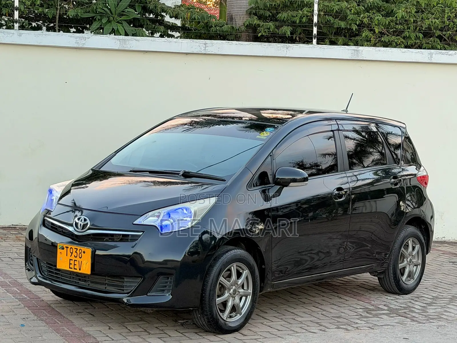 Toyota Ractis 2011 Black