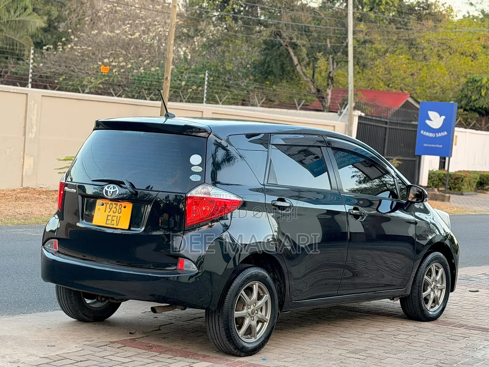 Toyota Ractis 2011 Black