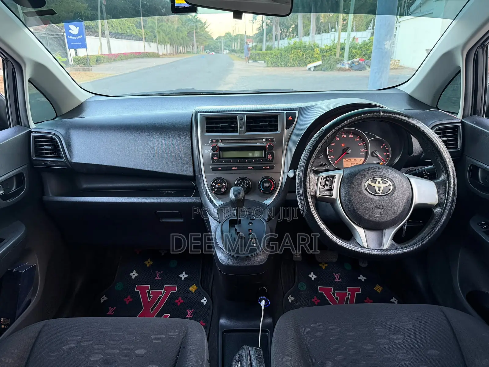 Toyota Ractis 2011 Black