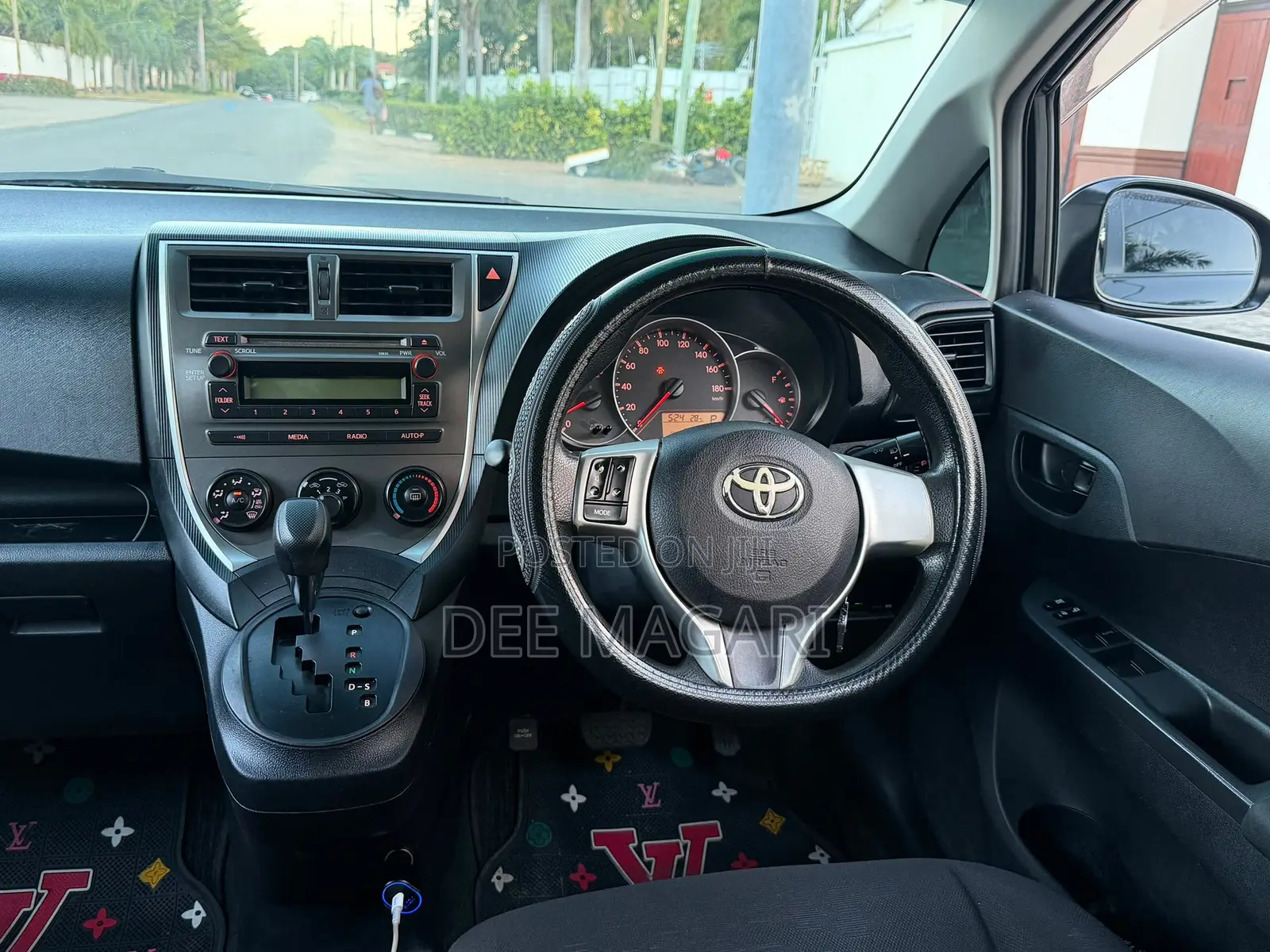 Toyota Ractis 2011 Black