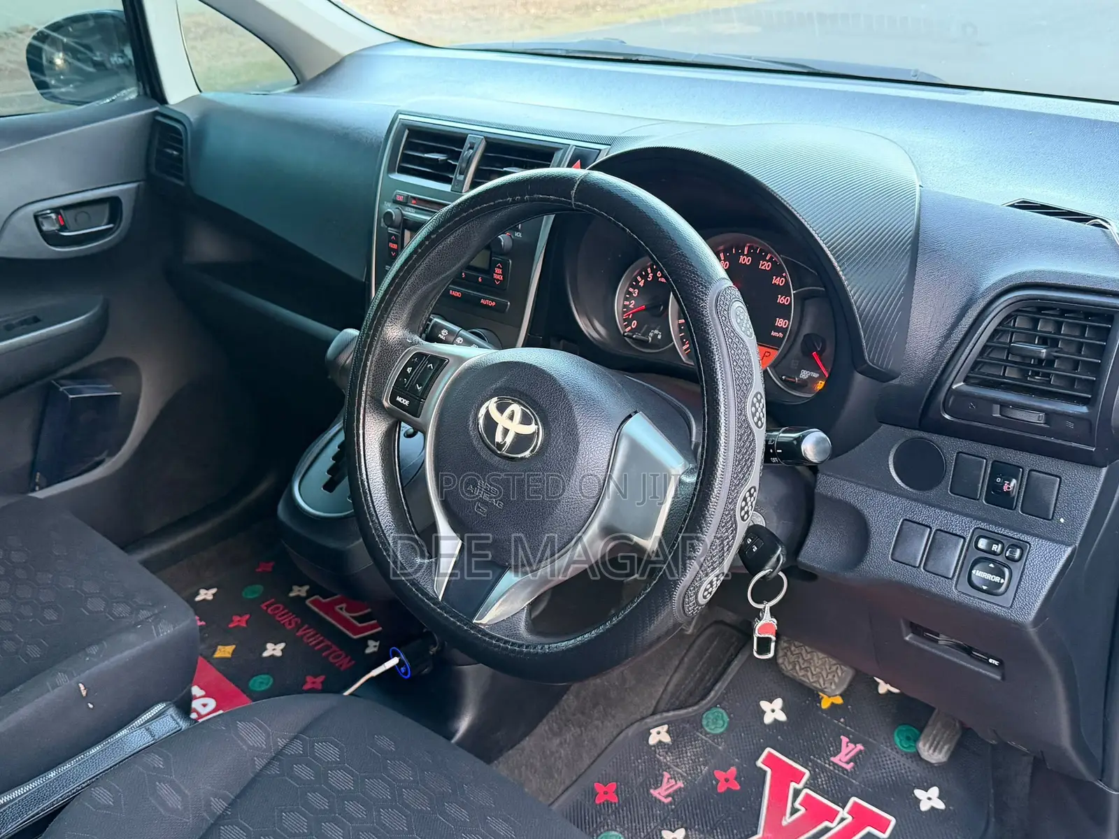 Toyota Ractis 2011 Black