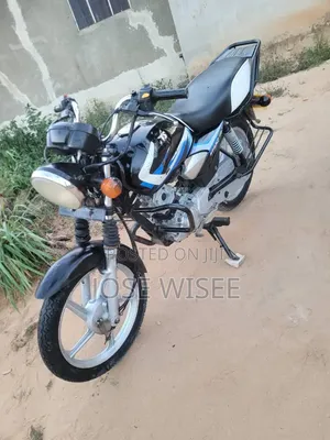 TVS HLX 125 2025 Black