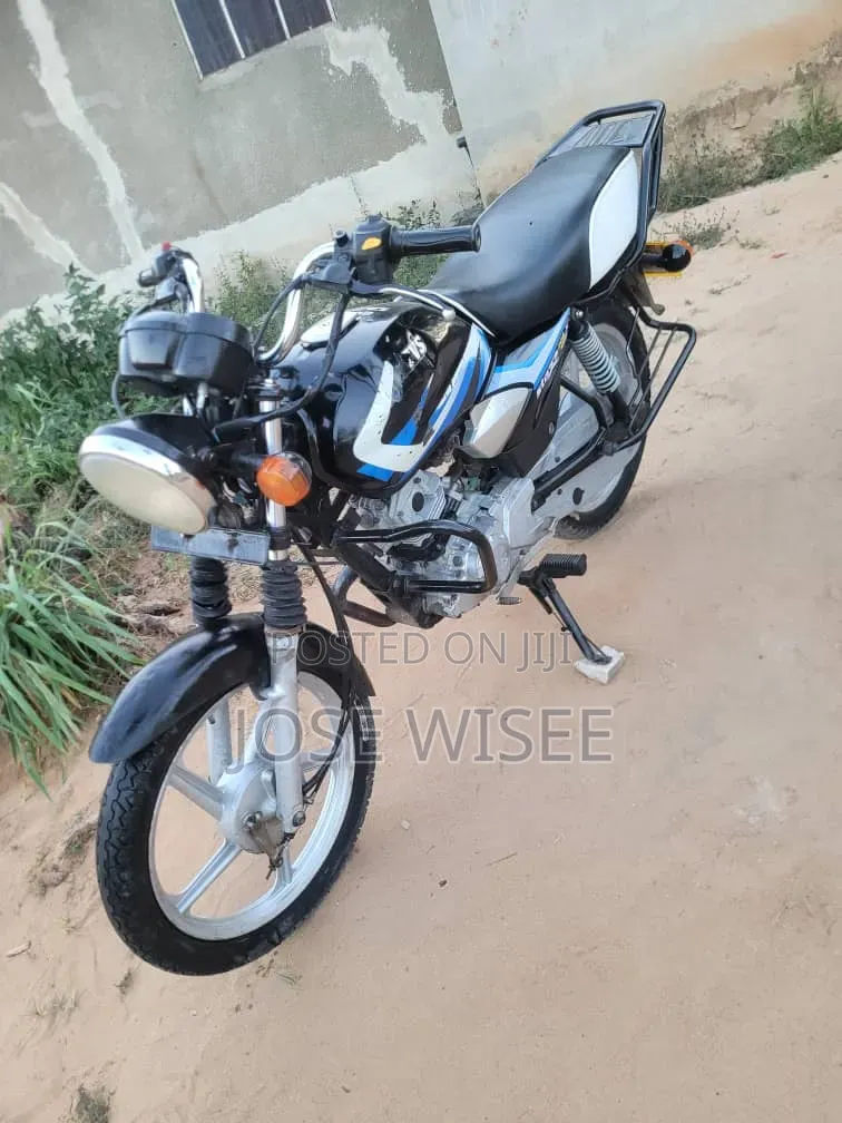 TVS HLX 125 2025 Black