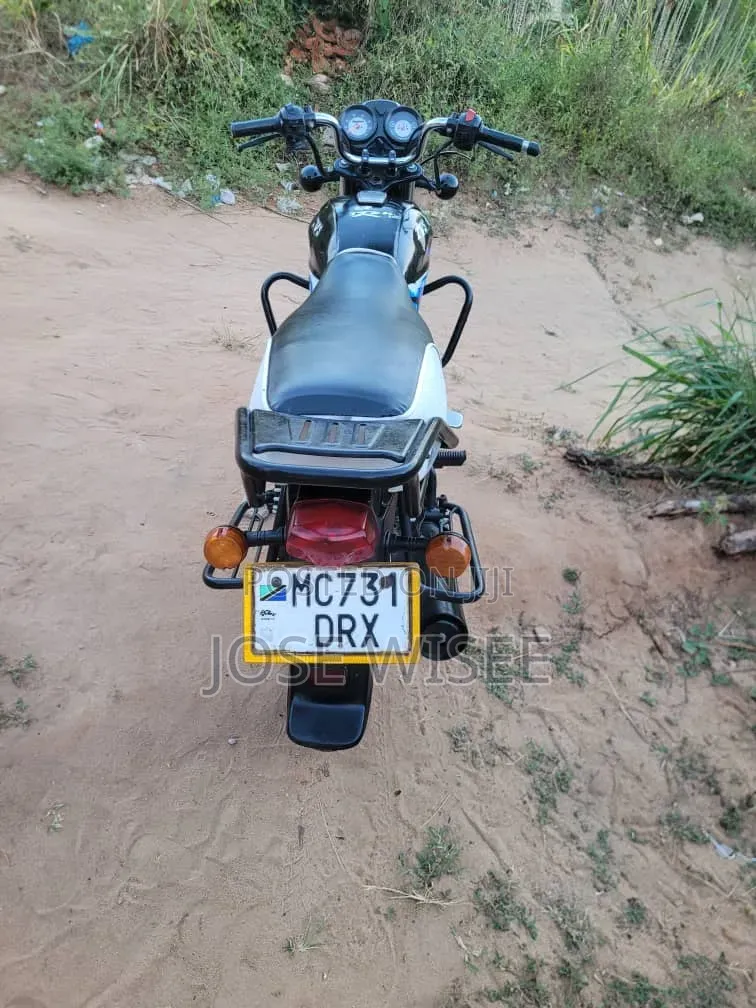 TVS HLX 125 2025 Black
