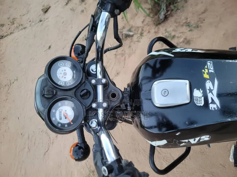 TVS HLX 125 2025 Black