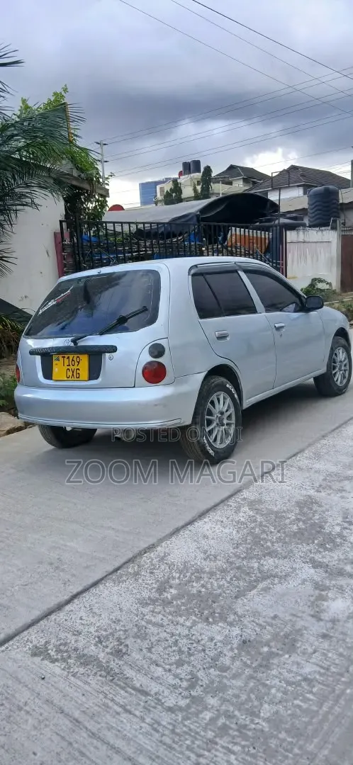 Toyota Starlet 2001 Silver