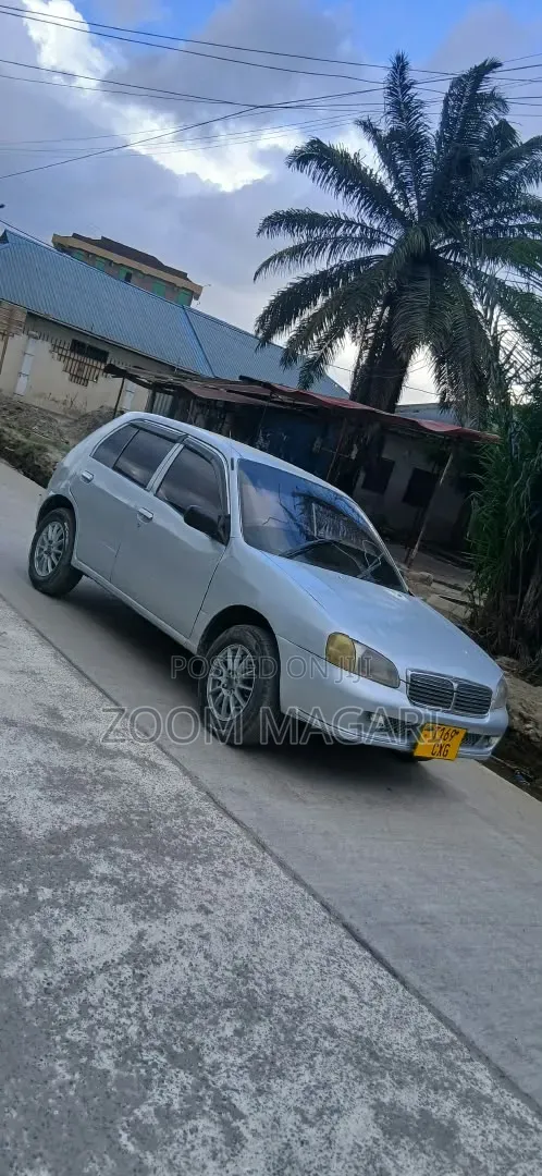 Toyota Starlet 2001 Silver