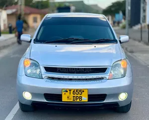 Toyota IST 2003 Silver
