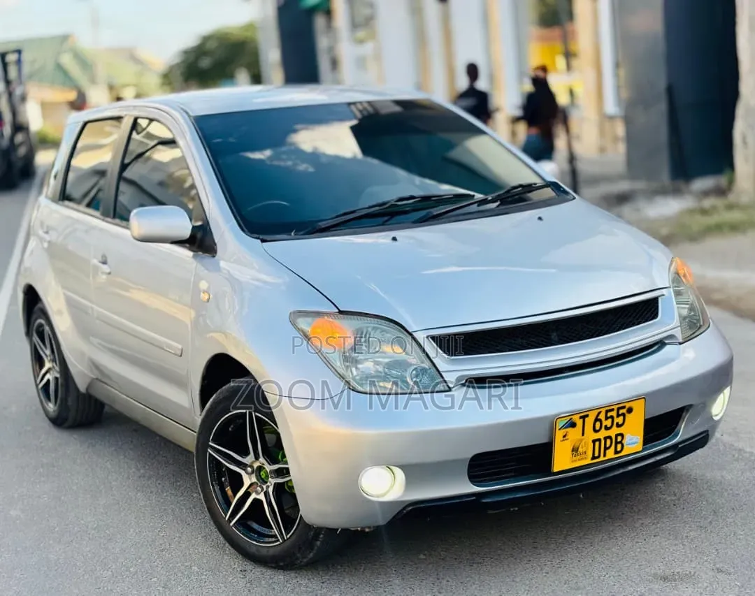 Toyota IST 2003 Silver