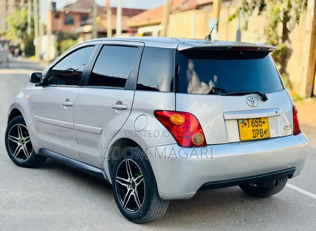 Toyota IST 2003 Silver