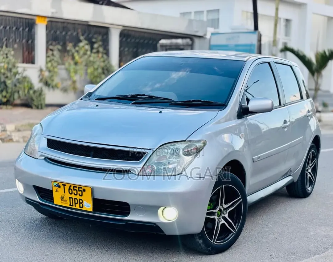 Toyota IST 2003 Silver