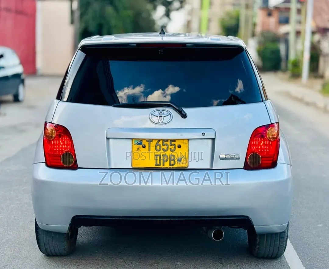 Toyota IST 2003 Silver