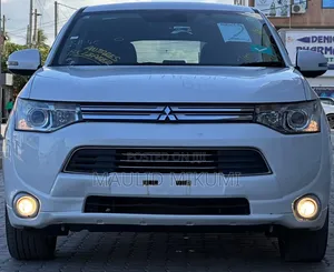 Mitsubishi Outlander 2013 White