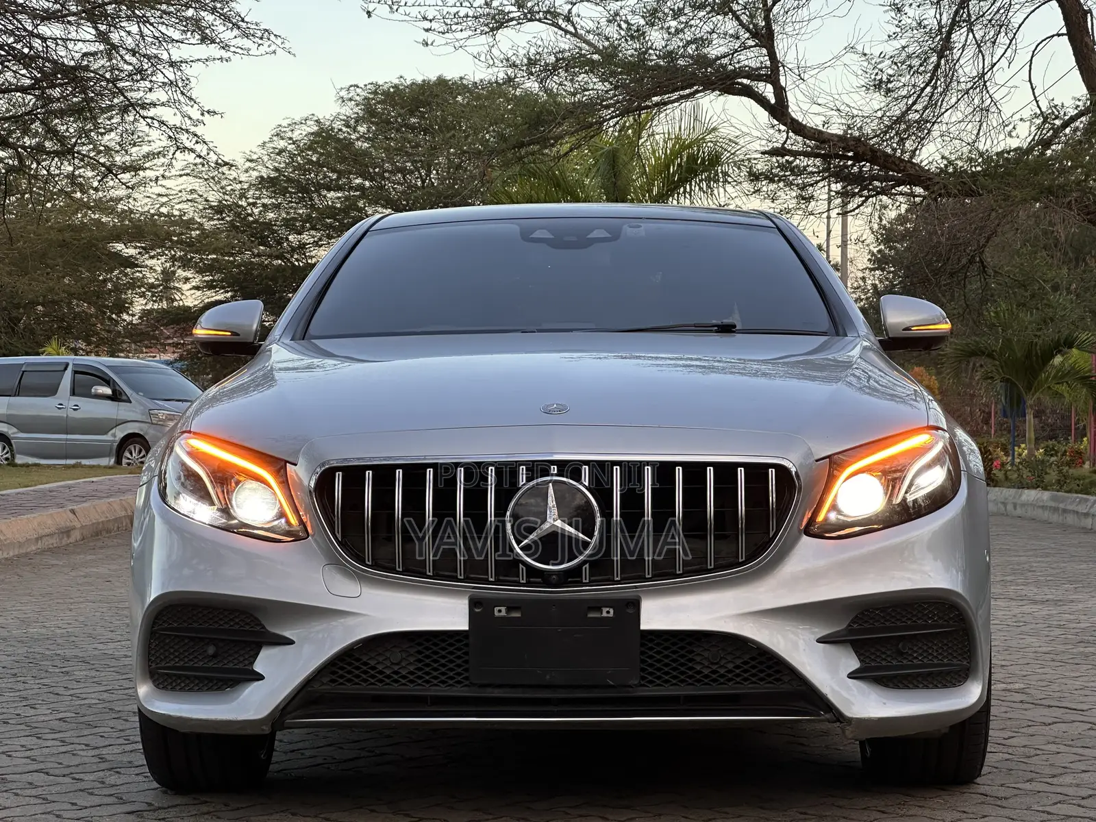 Mercedes-Benz E200 2016 Silver
