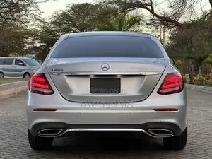 Mercedes-Benz E200 2016 Silver