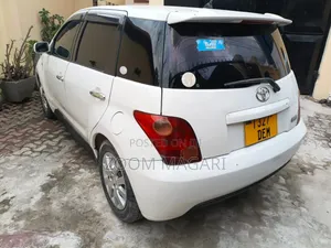 Toyota IST 2003 White