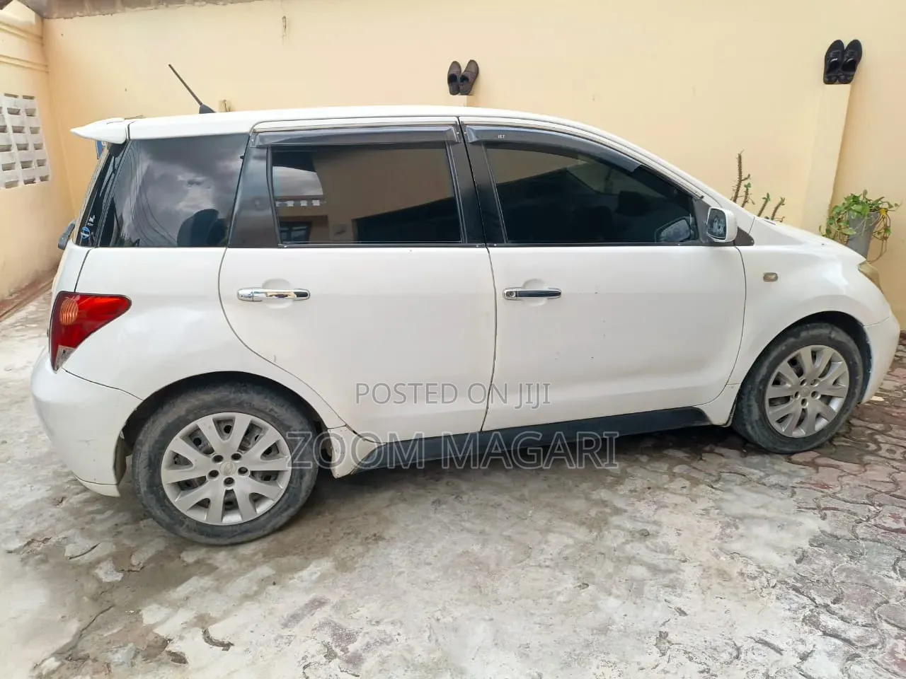 Toyota IST 2003 White