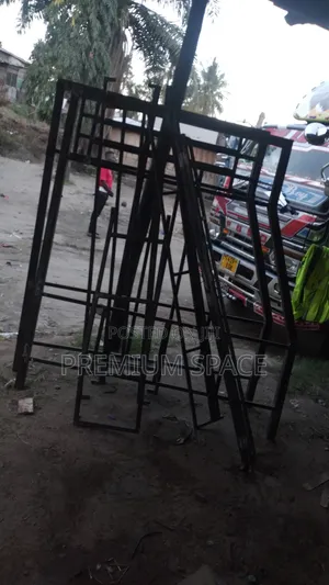 Vitanda Vya Chuma Double Deka