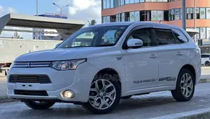 Mitsubishi Outlander 2013 White