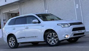 Mitsubishi Outlander 2013 White
