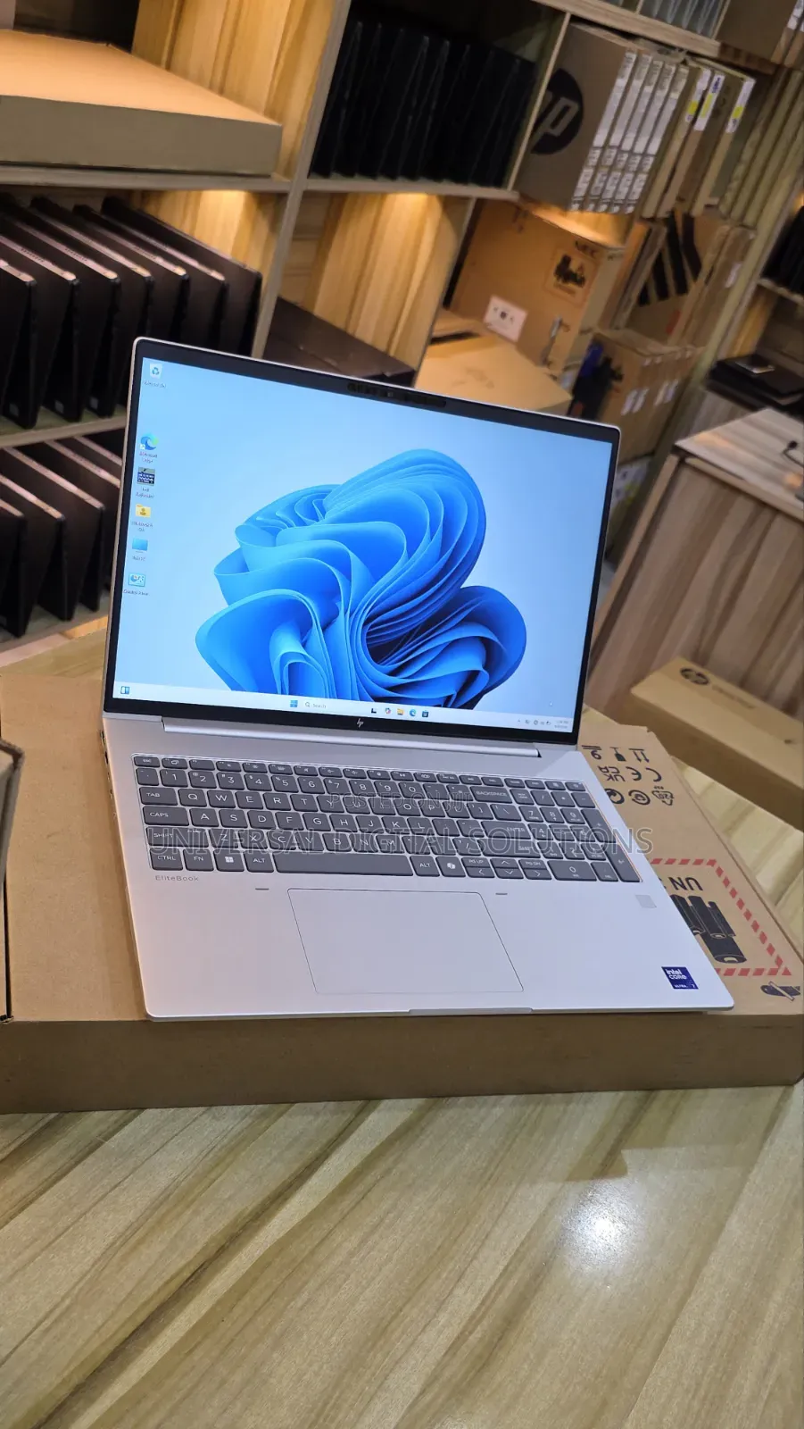 New Laptop HP EliteBook 8 G1i 16GB Intel Core Ultra 7 SSD 512GB