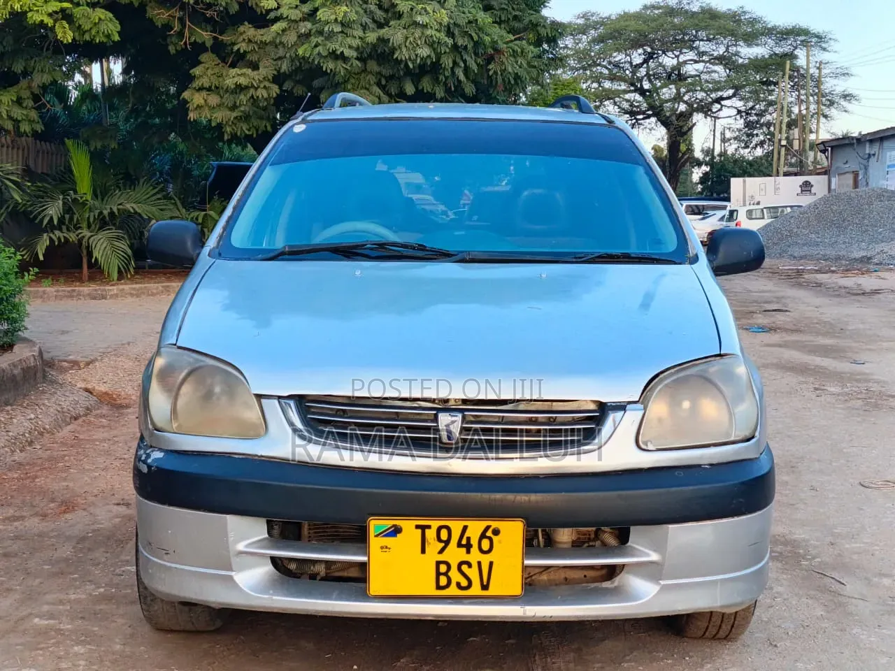 Toyota Raum 1999 Silver