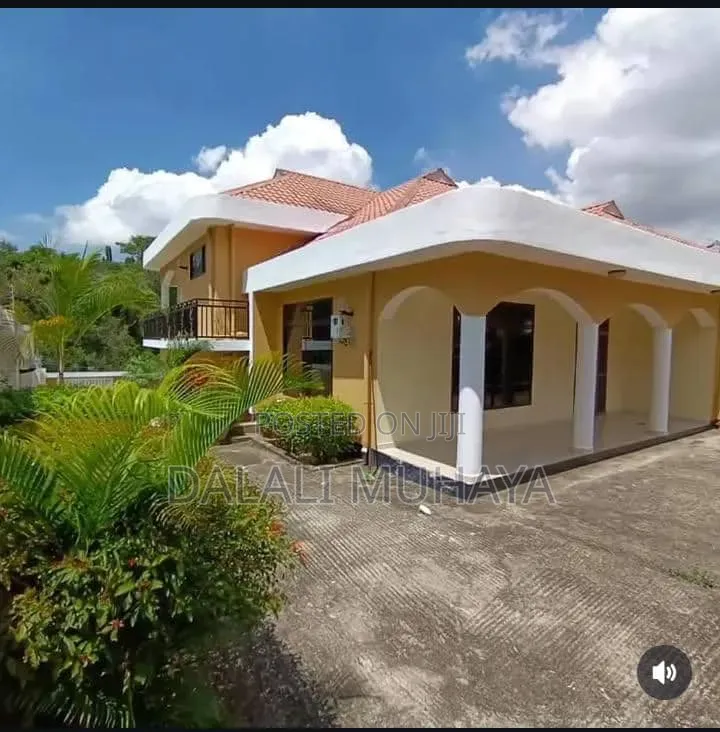 6bdrm Bungalow in Msuguri Street, Mbezi for sale