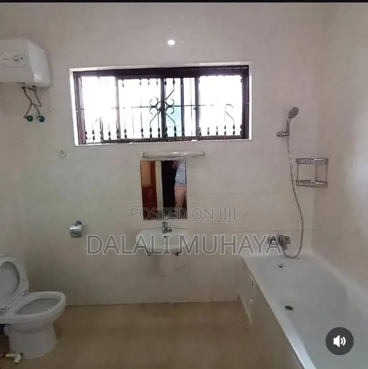 6bdrm Bungalow in Msuguri Street, Mbezi for sale