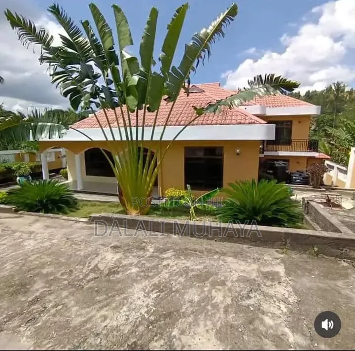 6bdrm Bungalow in Msuguri Street, Mbezi for sale