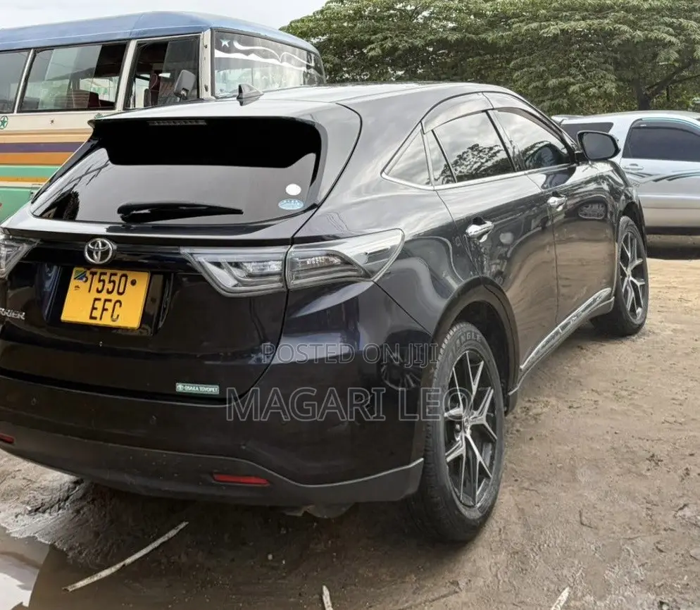Toyota Harrier 2.0 2016 Black