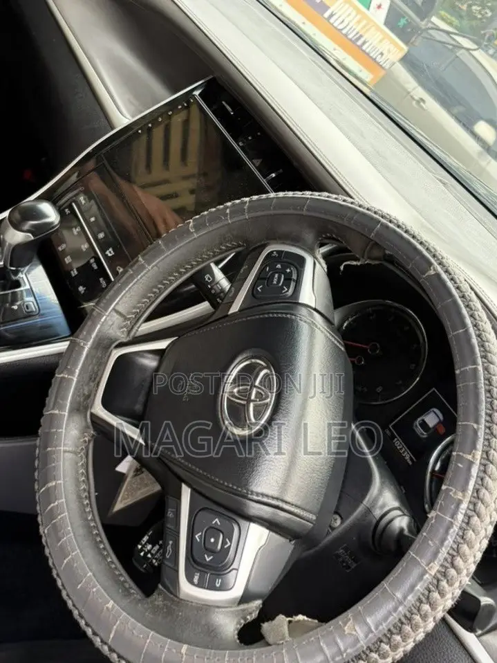Toyota Harrier 2.0 2016 Black