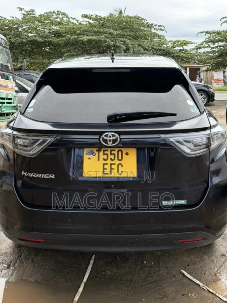 Toyota Harrier 2.0 2016 Black
