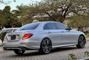 Mercedes-Benz E200 2016 Silver