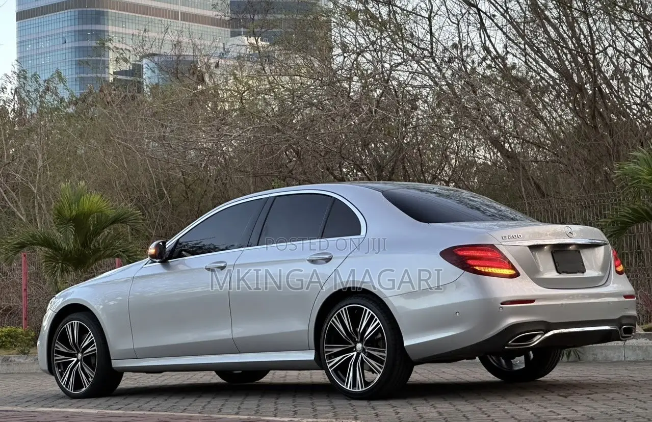Mercedes-Benz E200 2016 Silver