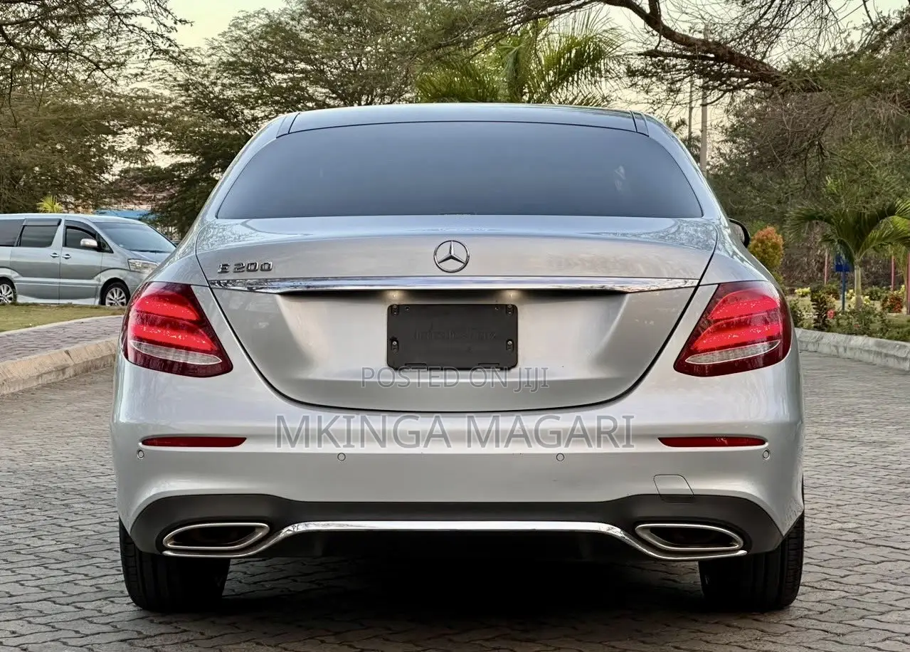 Mercedes-Benz E200 2016 Silver