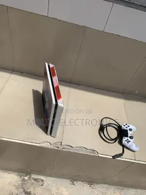 Playstation 4 Slim