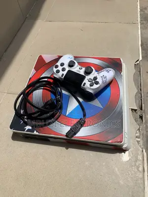 Playstation 4 Slim