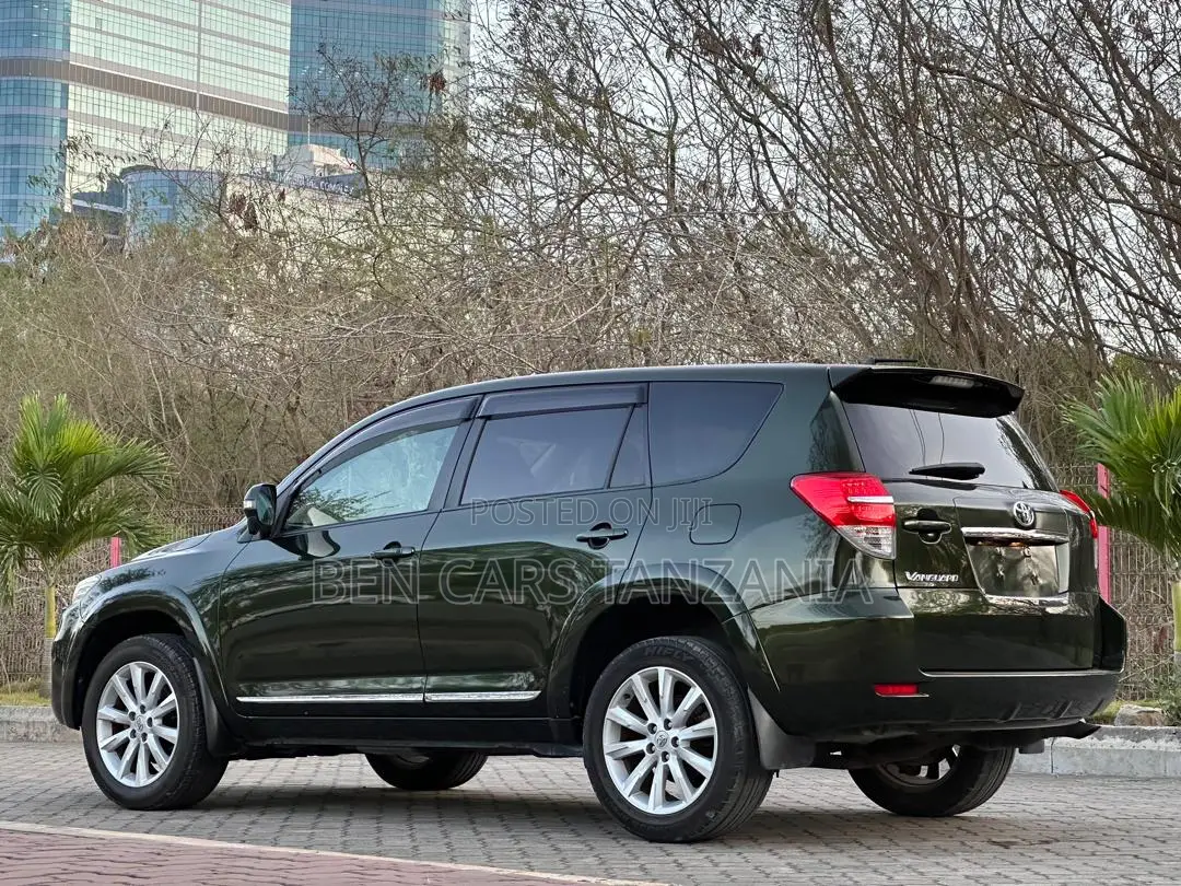 Toyota Vanguard 2010 Green
