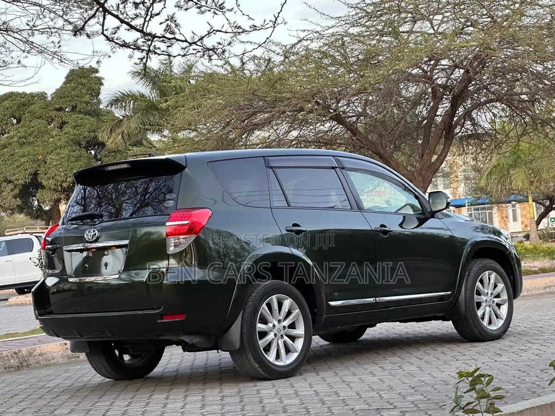 Toyota Vanguard 2010 Green