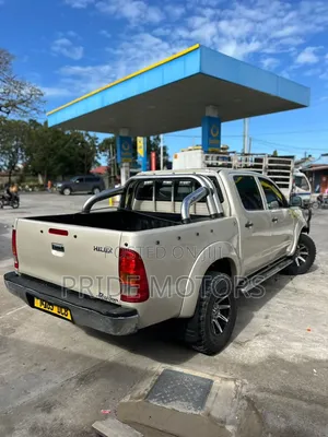 Toyota Hilux 2008 Gold