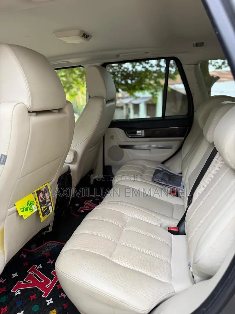 Land Rover Discovery 2011 Gray