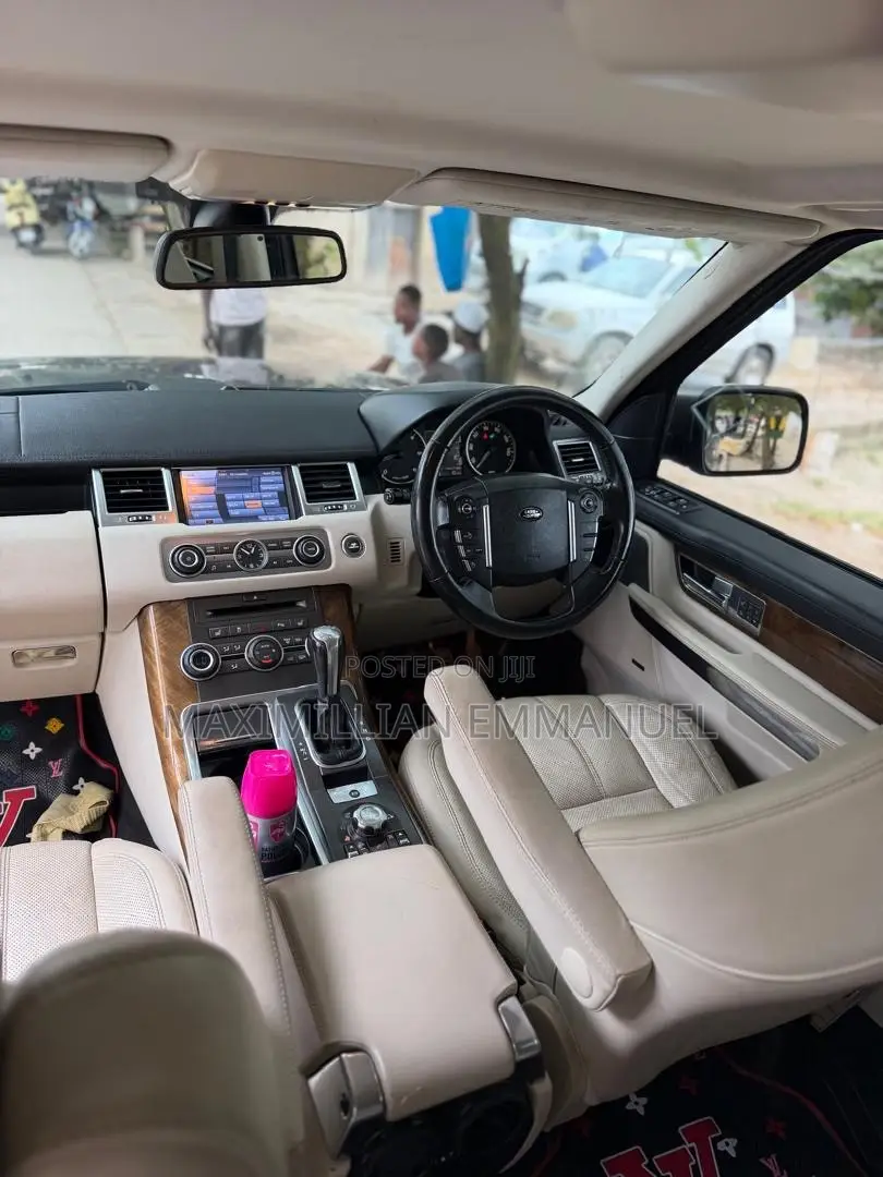 Land Rover Discovery 2011 Gray