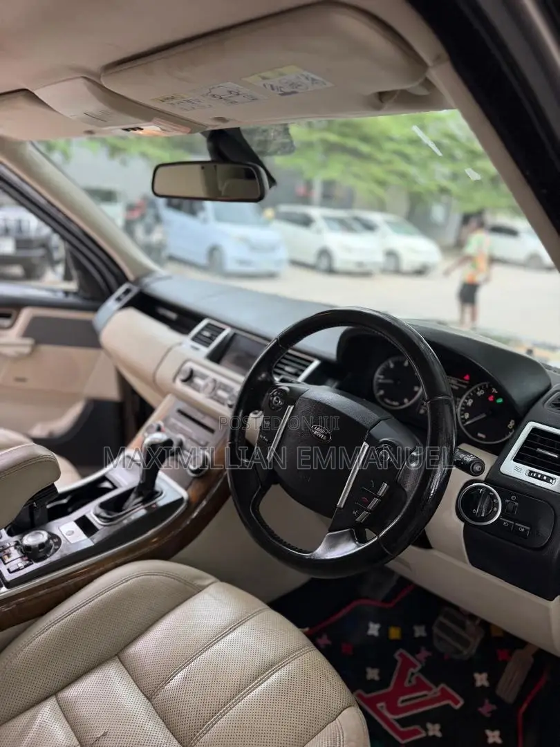 Land Rover Discovery 2011 Gray