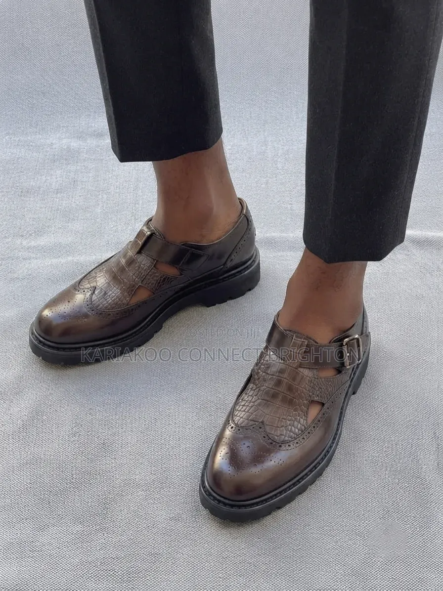 Brown Crocodile Texture Buclkel Shoes