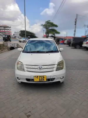 Toyota IST 2004 White