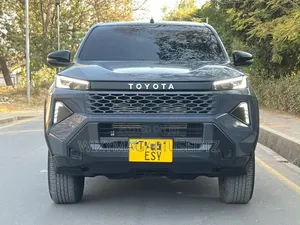 Toyota Hilux 2026 Gray