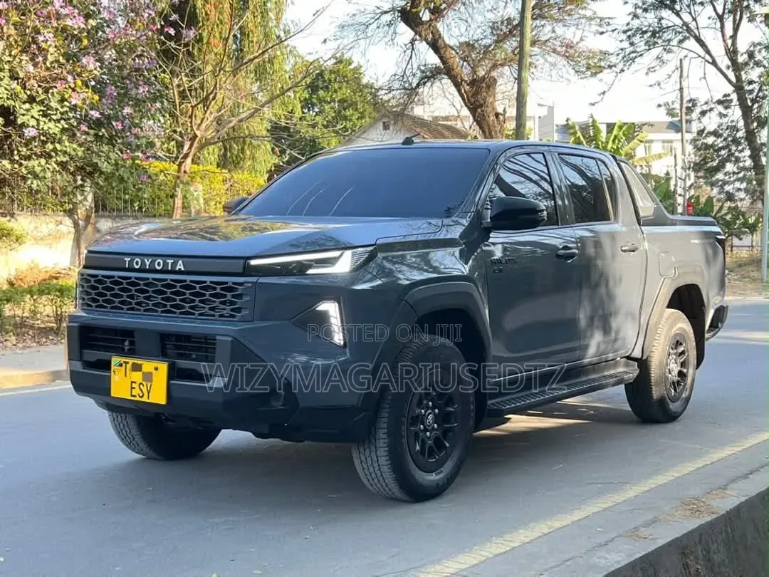 Toyota Hilux 2026 Gray