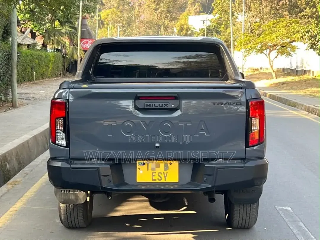 Toyota Hilux 2026 Gray